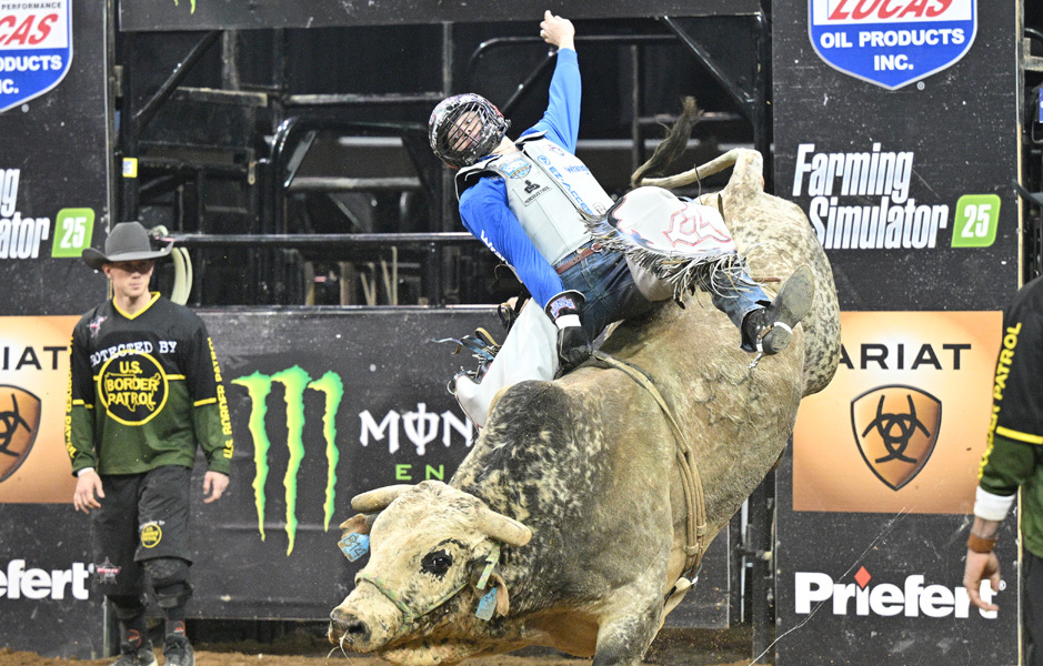 📸 LATINO SPORTS GALLERY: Professional Bull Riders return to MSG ...